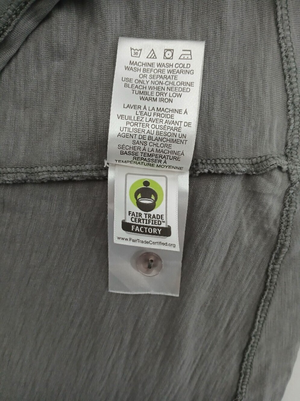 Aventura Organic Cotton V Neck Shortsleeve Tee. Size L - Picture 6 of 7
